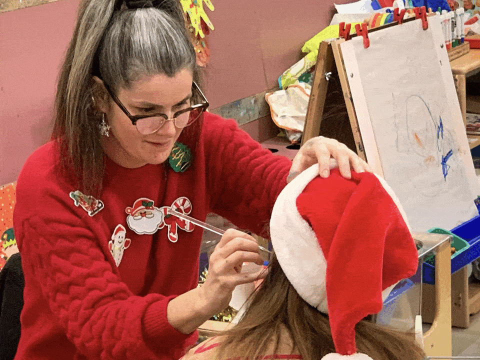 Ottawa face painter working on designs during school functions, community events, and kids’ birthday parties.